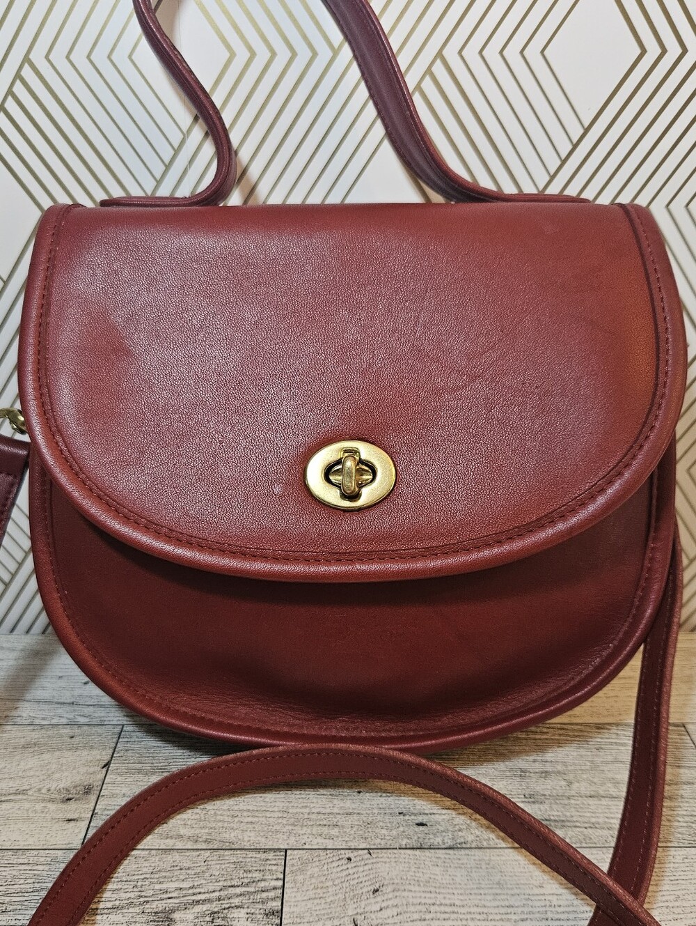 Vintage 1994 Coach Bella Court Bag 9957 Top Handle Cross Body Made in USA Red - Picture 2 of 11
